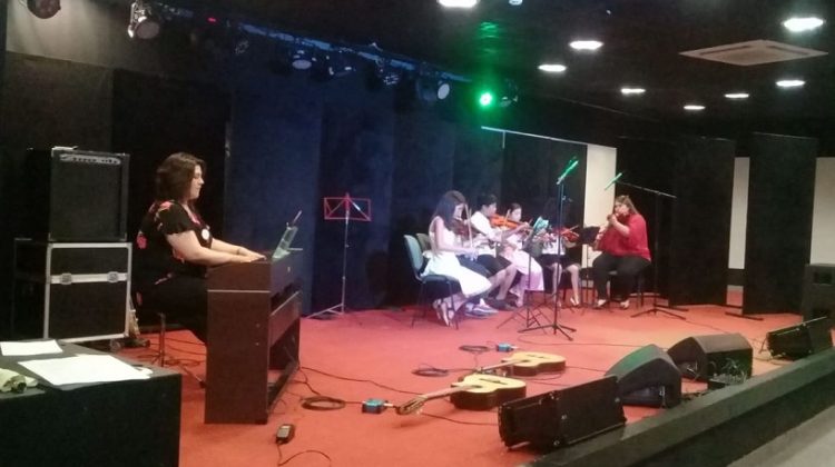 Alumnos del Instituto “Melody” compartieron con el público lo aprendido en el año