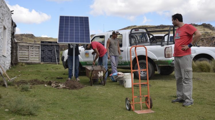 Durante 2018, la Provincia instaló 122 pantallas y heladeras solares en viviendas rurales