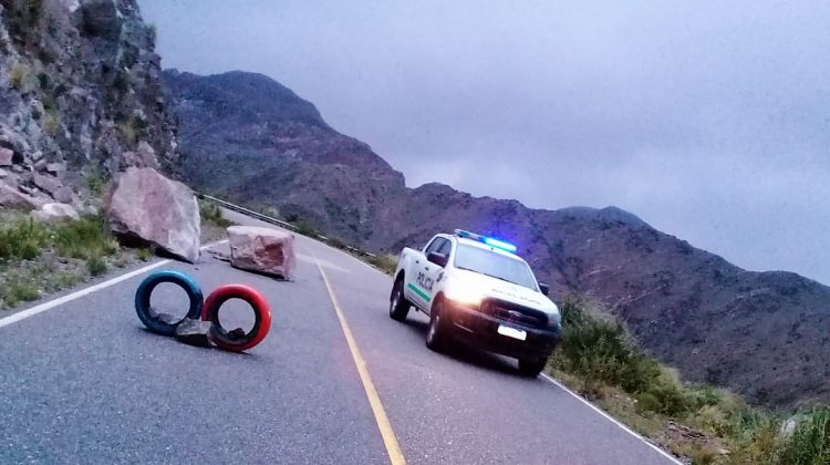 Cortaron el tránsito en la ruta provincial N° 9 por desmoronamientos