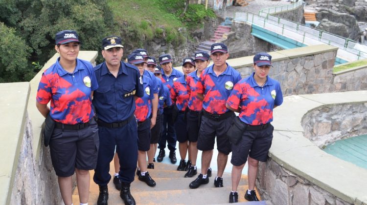 La Policía Turística ya tiene su uniforme de verano