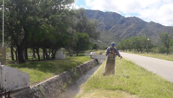 Realizan tareas de acondicionamiento y mejoras en la red de canales