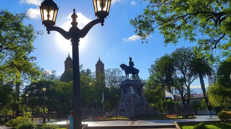 Lunes con escasa nubosidad y temperaturas agradables