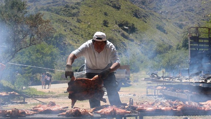 Villa Larca deleitó a los turistas con el Festival del Lechón y el Vino Artesanal