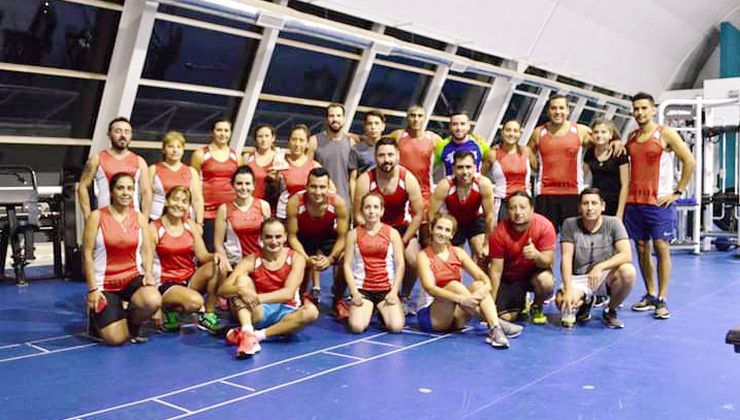 El grupo de atletismo Proyecto 1 entrena en el Campus