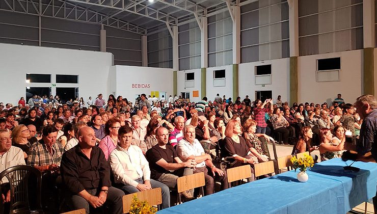 En el renovado polideportivo, los vecinos de Juan Llerena disfrutaron de una nueva edición del Festival del Reencuentro y la Amistad