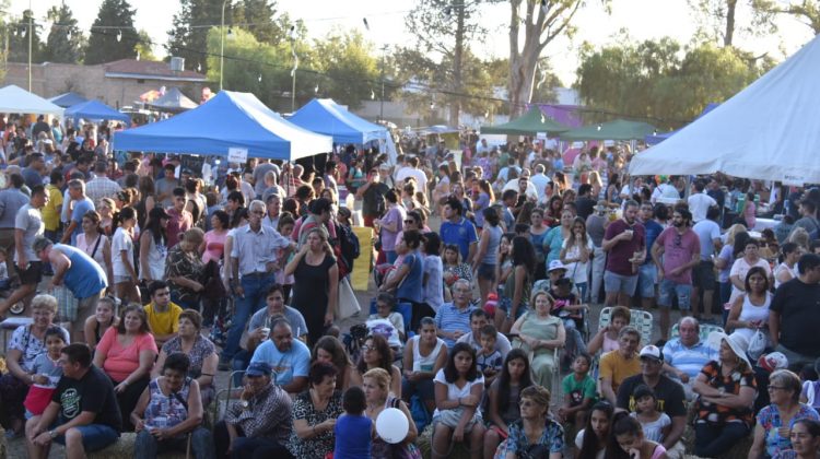 Una multitud desbordó el Parque de las Naciones en la primera Feria de Pequeños y Medianos Productores del año