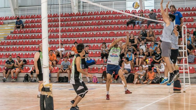 Ocho equipos de vóley masculino participaron de la “Copa La Pedrera”