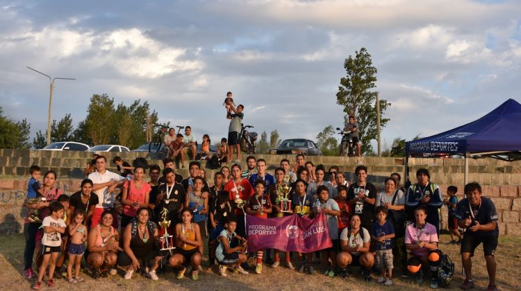 El “Abrazo Futbolero” pasó por el barrio San José