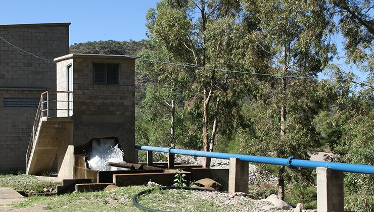 Intensos trabajos sobre la red de distribución de agua cruda