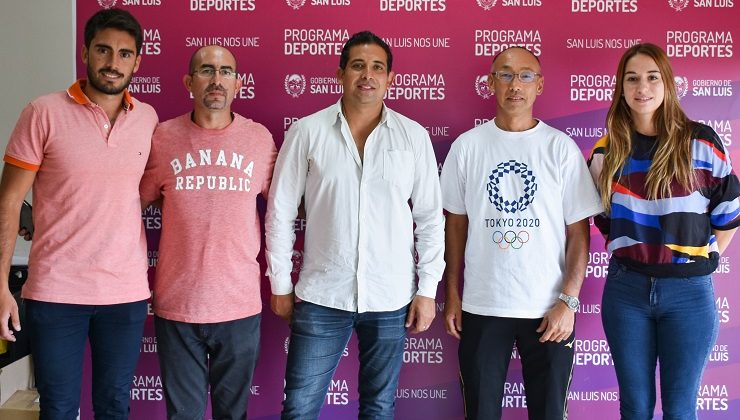 El coach japonés de la Selección Argentina de béisbol está en San Luis