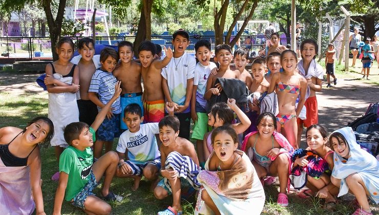 Más de 100 chicos de los barrios 544 y “Néstor Kirchner” disfrutaron de la colonia del “Ave Fénix”