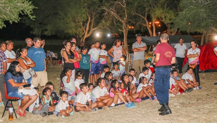 Con fogón y campamento, el “Juan Gilberto Funes” despidió la colonia de vacaciones