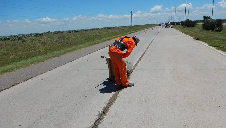 Realizan obras de mantenimiento en las autopistas provinciales