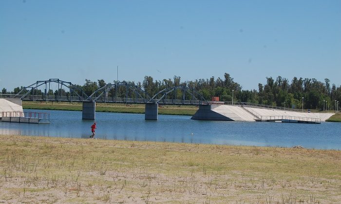 Los Espejos de Agua invitan a disfrutar de un domingo de música, playa y diversión en Villa Mercedes