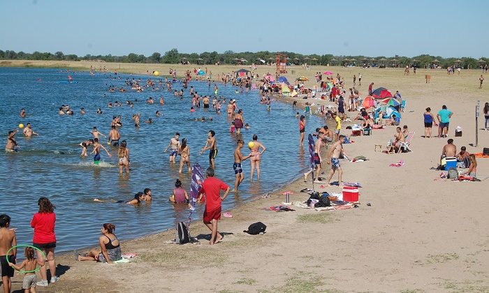 Un domingo a pura playa en los Espejos de Agua