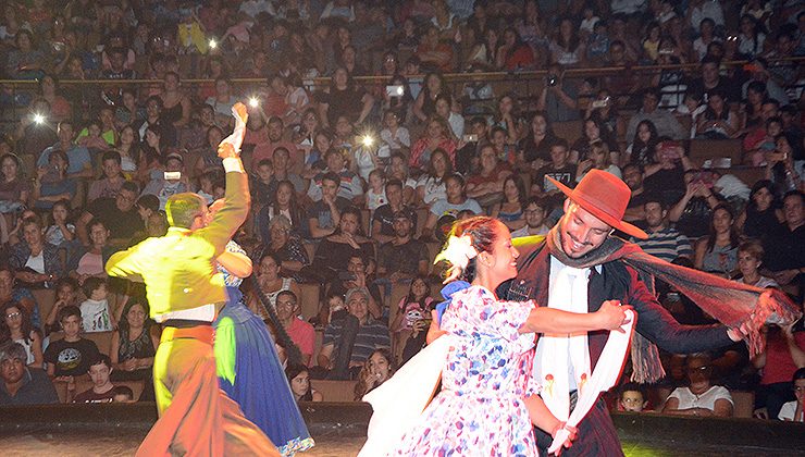 Los grupos de danzas del Plan Solidario presentaron “Sueños del Arte” ante una sala colmada