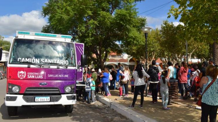 El Hospital “Madre Catalina” realizó controles de niño sano en la plaza de Merlo