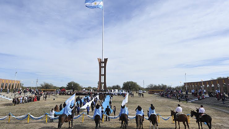 Toro Negro vuelve a homenajear la creación de la Bandera Nacional