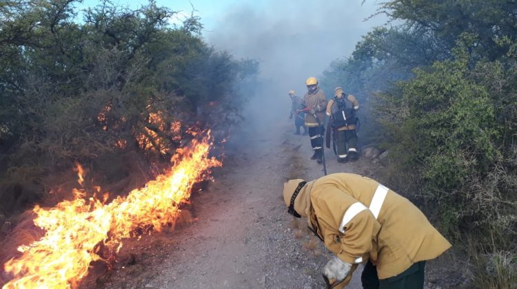 Controlan el incendio en “Sierras Marianas” y siguen las tareas de extinción