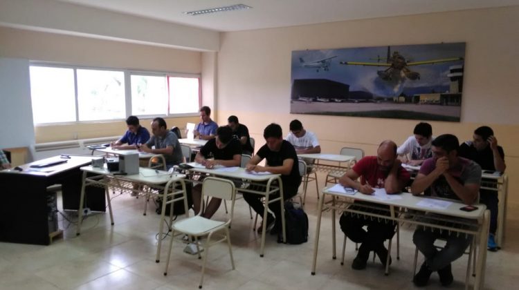 El Centro de Instrucción de Vuelo comenzó con las clases teóricas