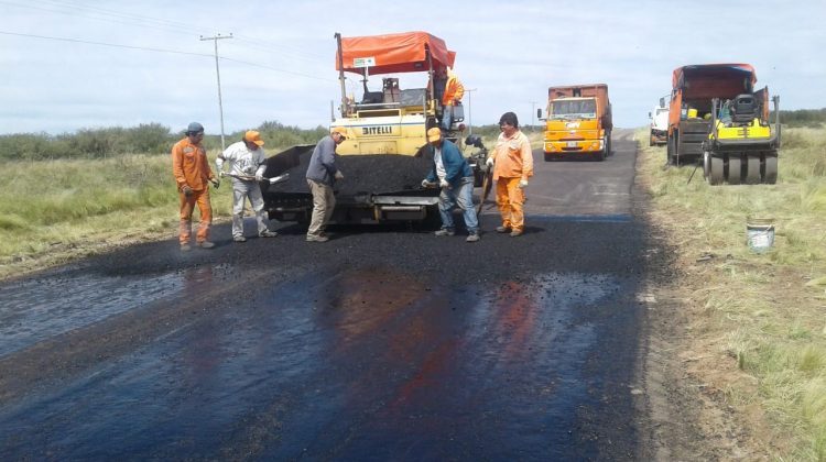La obra de bacheo profundo y reconstrucción de la carpeta asfáltica sobre la ruta provincial N° 3 Sur sigue a paso firme
