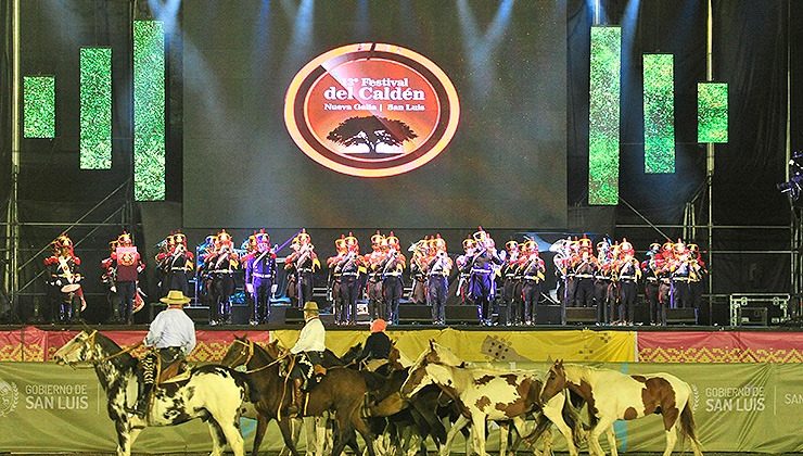 Las mejores fotos de la magia y el color de la segunda noche del “Caldenazo”