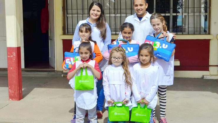 Se entregaron tabletas y netbooks en el interior de la Provincia