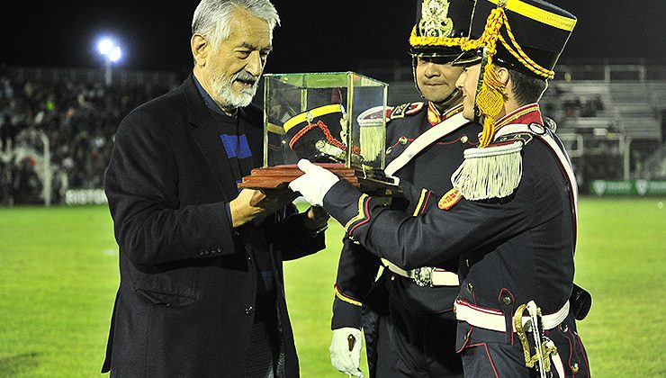 El gobernador inauguró oficialmente el Festival del Caldén y fue distinguido por la Fanfarria “Alto Perú” de los Granaderos a Caballo