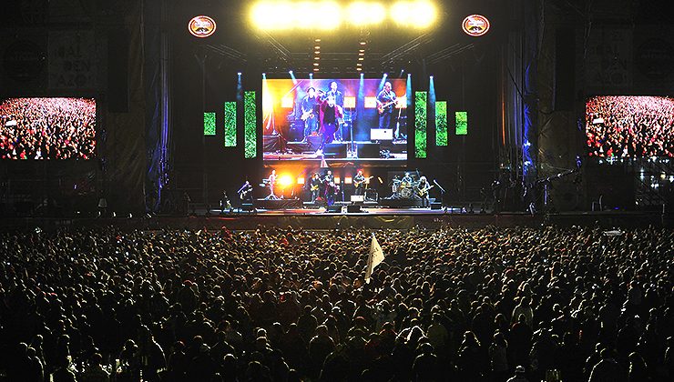 Con la elegancia musical de siempre, Abel Pintos cerró la segunda noche en Nueva Galia