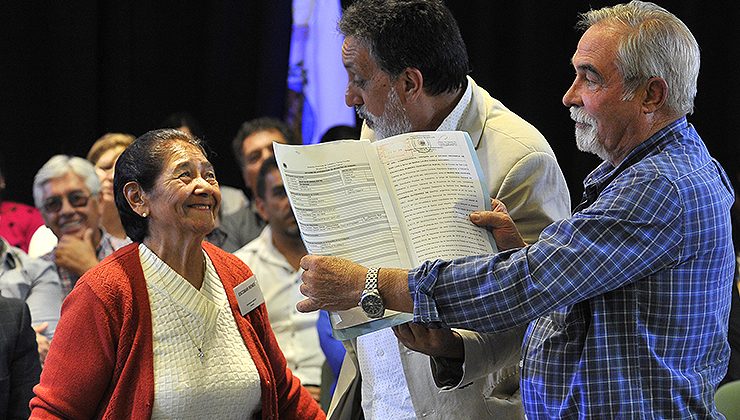 La entrega de escrituras: nombres e imágenes de un día especial