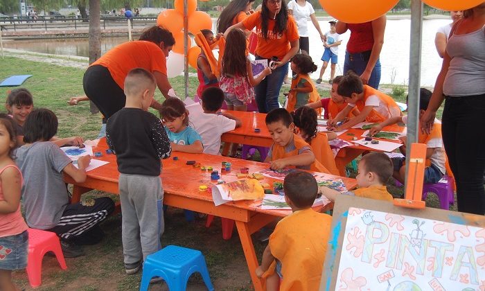 Fiesta familiar en la previa del apagón a favor del medioambiente