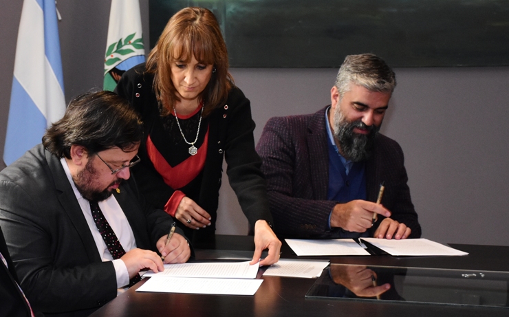 Nieto Quintas, Rapisarda y Rodríguez Saá firmaron el convenio.