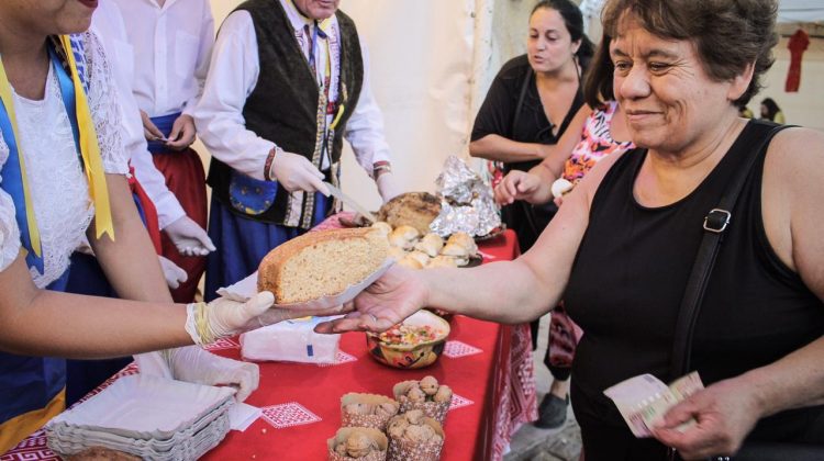 Las colectividades “abrazaron” al “Molino Fénix”