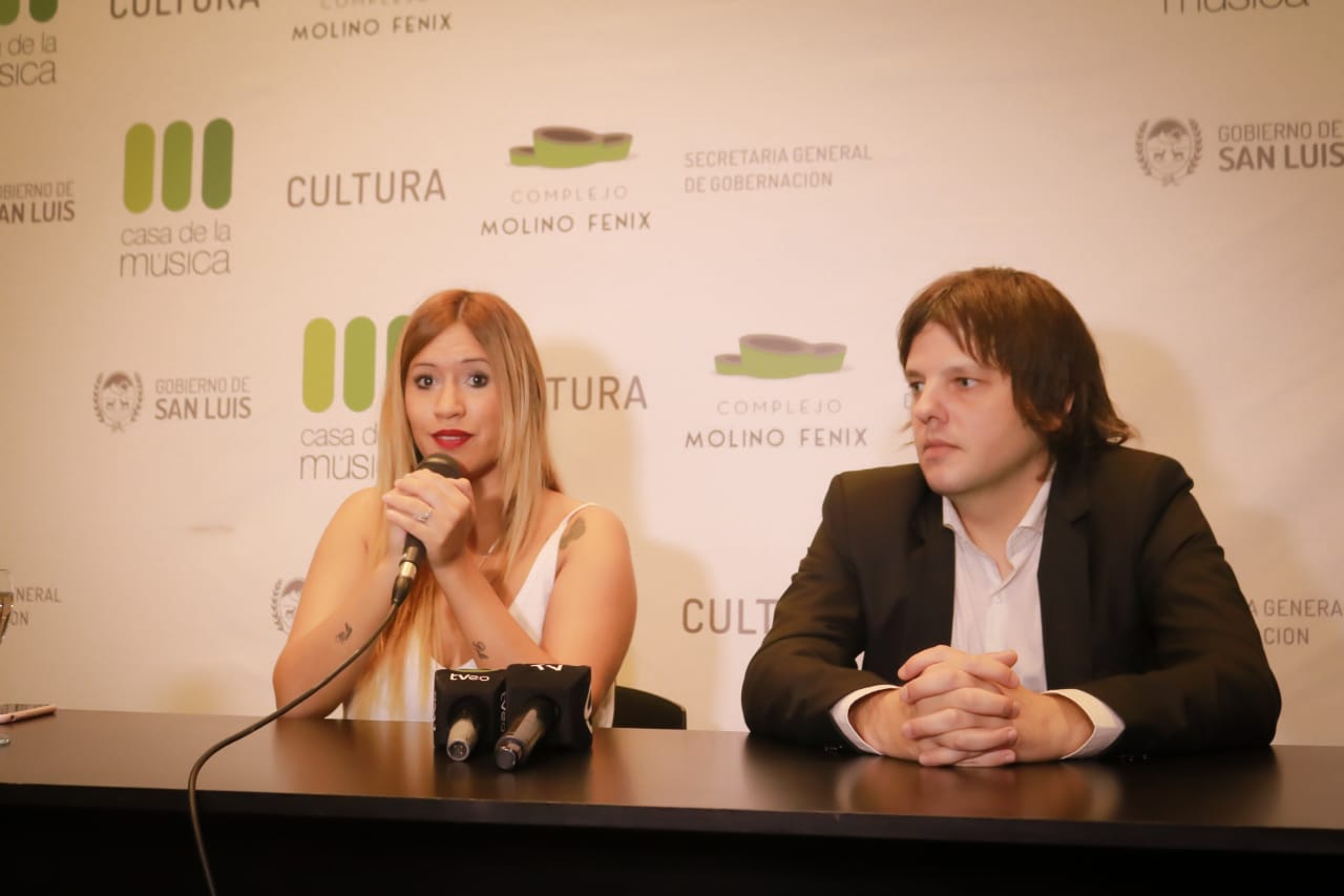 Anabella Lucero, directora del Complejo Cultural Molino Fénix y Alfredo Meghi, director de Cine Fénix, ofrecieron una conferencia de prensa.