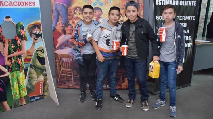 La picardía y las sonrisas de los niños invadieron el cine del “Molino Fénix”