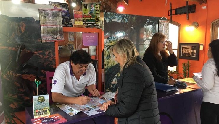 Capacitan a informantes turísticos de la Oficina de Merlo y amplían la atención