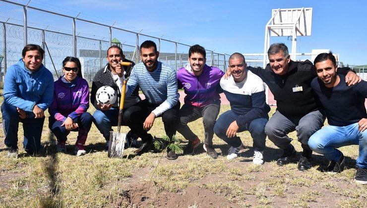 Martín Cardetti brindó una clínica de fútbol para internos de la Penitenciaría Provincial