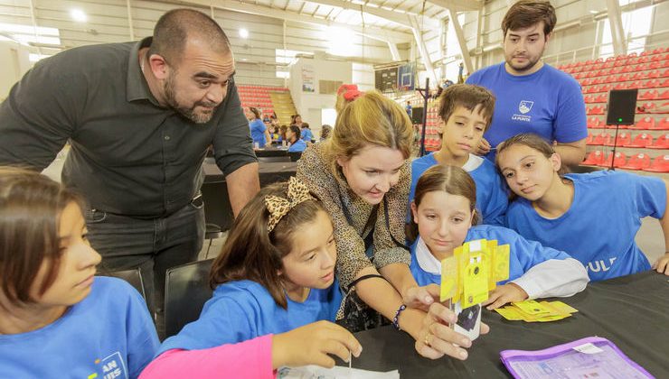 Casi 370 Embajadores ULP recibieron su Foldscope en La Pedrera