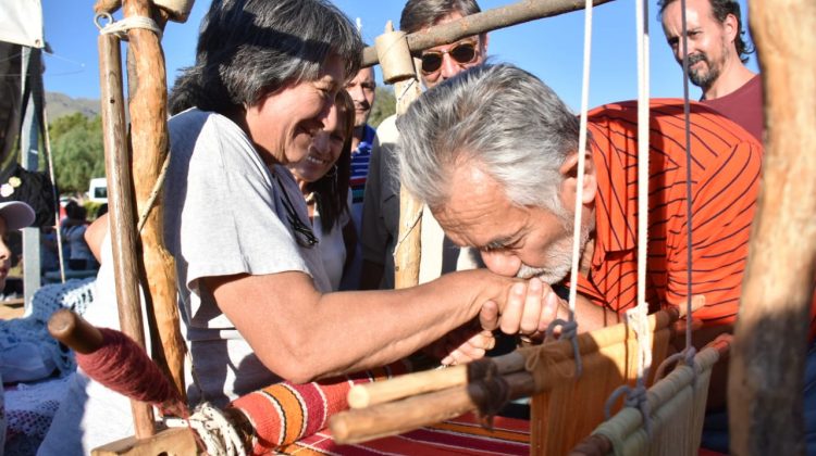 El gobernador compartió la tarde con los productores y familias que participaron de la Feria en Merlo