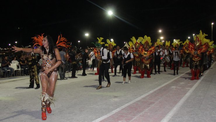 Más de 30.000 personas participaron de la segunda noche y cierre del Carnaval Provincial de los Pueblos en “La Pedrera”