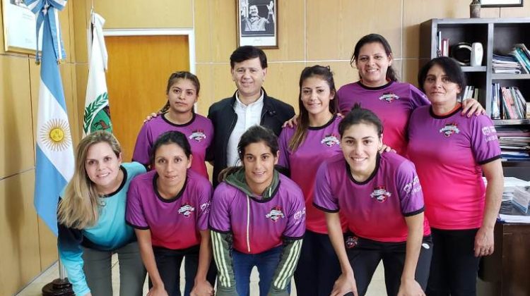 Las jugadoras del Club Estancia Grande recibieron indumentaria