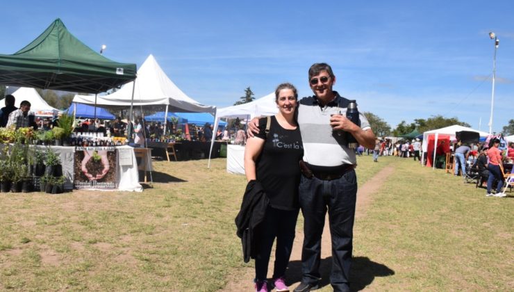 Dos entrerrianos disfrutaron de la Feria de Pequeños y Medianos Productores