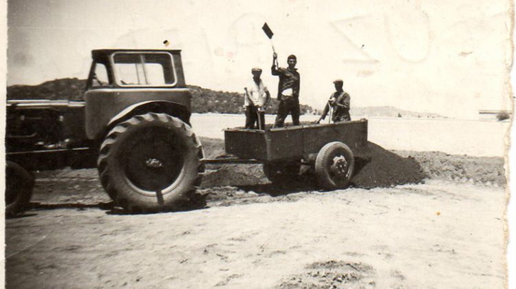 Postales Familiares: un joven obrero sobre un tractor en el dique Cruz de Piedra fue la favorita del concurso fotográfico