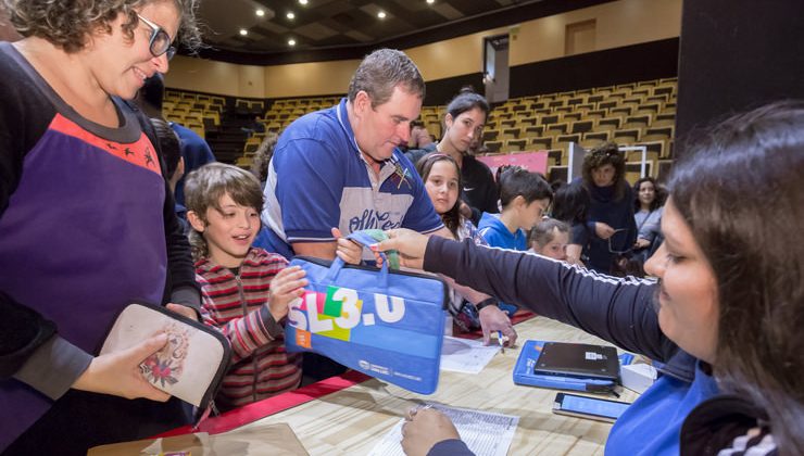 La entrega de tabletas y computadoras llegó a Potrero de los Funes