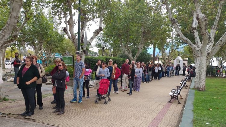 La segunda jornada cerró con más de 5.500 familias inscriptas para el Plan “Una familia, una huerta”