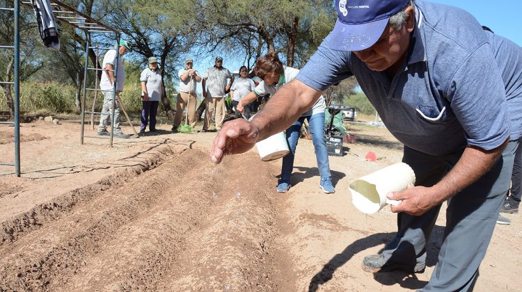 La escuela del paraje Balde de Azcurra ya tiene su huerta demostrativa