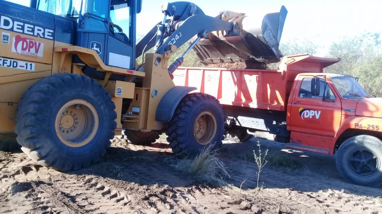 La reparación y mantenimiento de caminos es una constante en toda la provincia