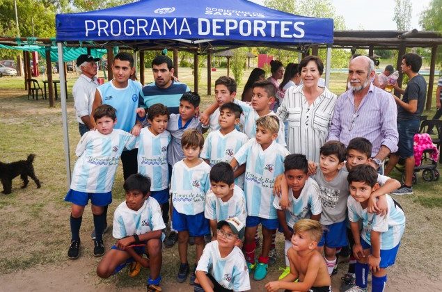 Más de 200 niños y niñas disfrutaron del “Abrazo Futbolero” en Alto Pencoso