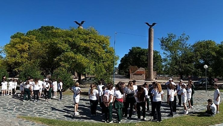 Alumnos del Instituto “Causay” recorrieron el Monumento de Las Chacras