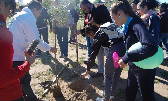 El complejo urbanístico La Ribera recibió un homenaje verde